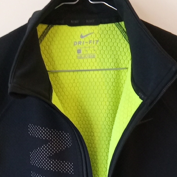 Nike Men's Black Sleeveless Vest - Picture 3 of 9